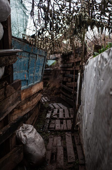 Tranchée ukrainienne dans le Donbass, avril 2022. © Pierre-Yves Baillet